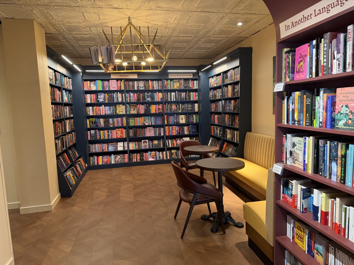 amyy_yangg's tweet photo. omg Rabbit Books and Bar just opened today in east village and it’s one of the most gorgeous spaces ive ever stepped foot in

if you grew up on barnes and noble this is the absolute best place to cowork, read and drink!!!

also its owned by a mom and daughter… so cute https://t.co/bl7HhOYQOf