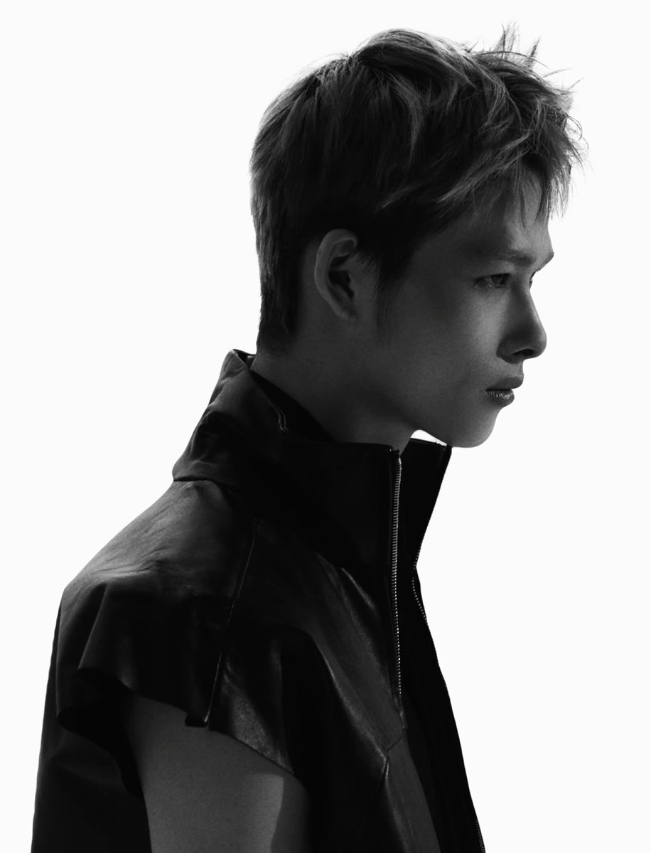 duckynim's tweet photo. ni-ki's side profile is insane, from the brow bone to nose bridge to jawline, everything is sculpted so perfectly https://t.co/njaFhhUZz9