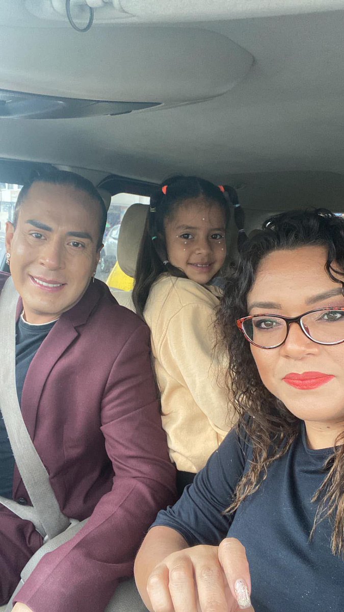 dony43's tweet photo. Mauricio Núñez, integrante del Dúo de los Hermanos Núñez, sufrió un grave accidente de tránsito en la vía Santo Domingo–Quinindé junto a su familia. Su esposa, Giomara Lozada Ortega, falleció. Mauricio y sus hijos se encuentran grave #hermanosnuñez https://t.co/SmcB2eRfwP