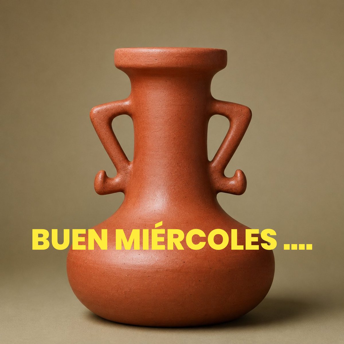 ricardopazg's tweet photo. Este jarrón me está mirando como si ya estuviera harto de mis tonterías, 🍏 https://t.co/AFVs1nQkk9