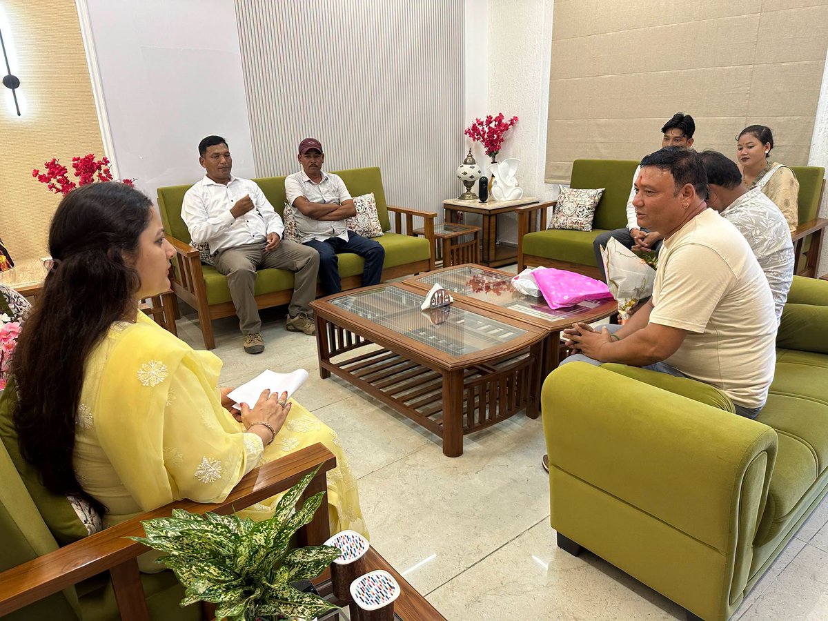 SEWASANKALP_ORG's tweet photo. आज खटीमा में सेवा संकल्प फाउंडेशन की फाउंडर ट्रस्टी श्रीमती गीता धामी जी ने विभिन्न गणमान्यजनों एवं स्थानीय नागरिकों से आत्मीय संवाद कर क्षेत्र से जुड़े विभिन्न विषयों पर चर्चा की तथा उनके विचारों, सुझावों और अपेक्षाओं को जाना। https://t.co/qIKfwjQKaB
