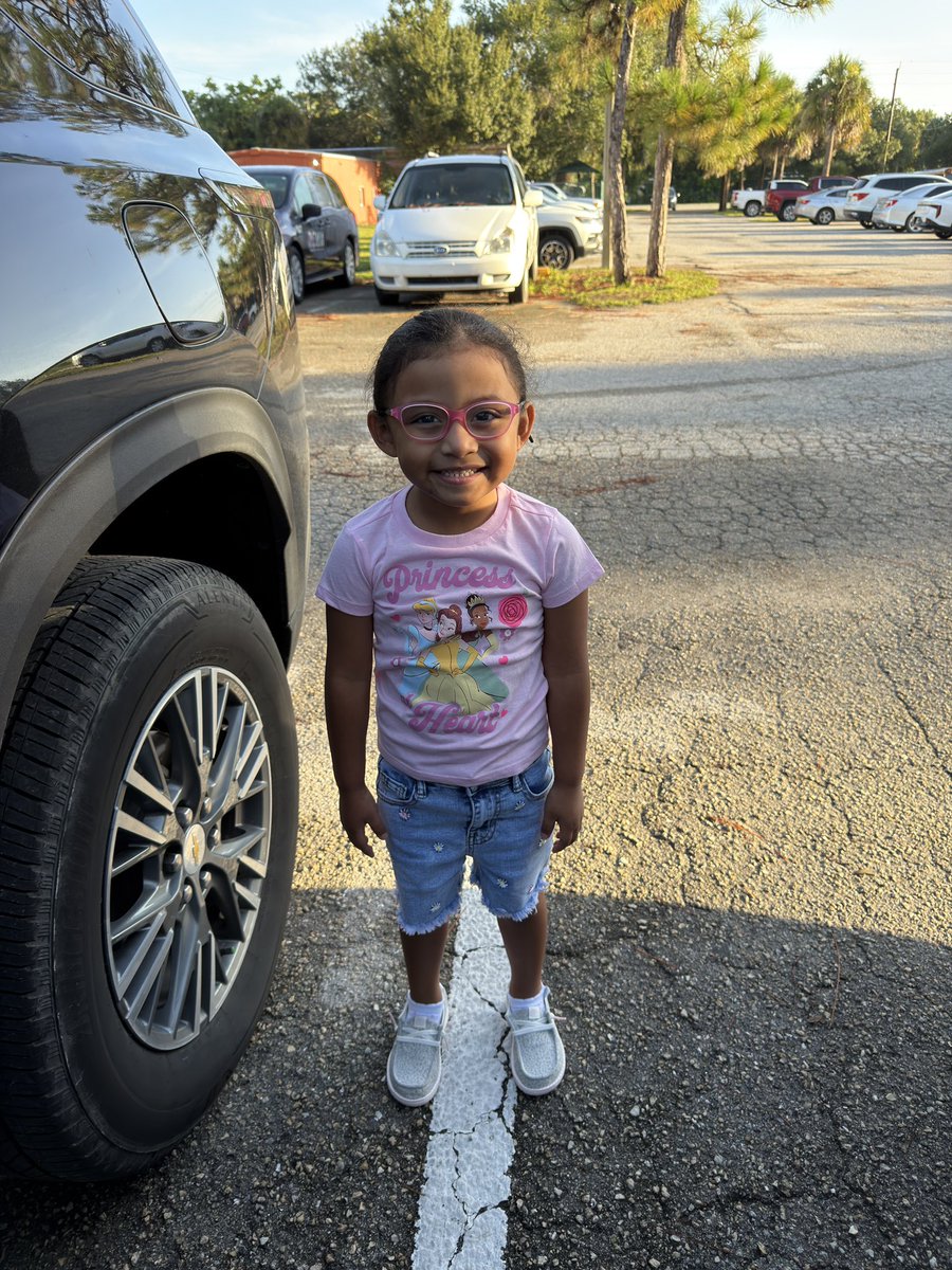 victorria_e's tweet photo. my baby isn’t so little anymore 🥺 https://t.co/B97uzIG2Pz