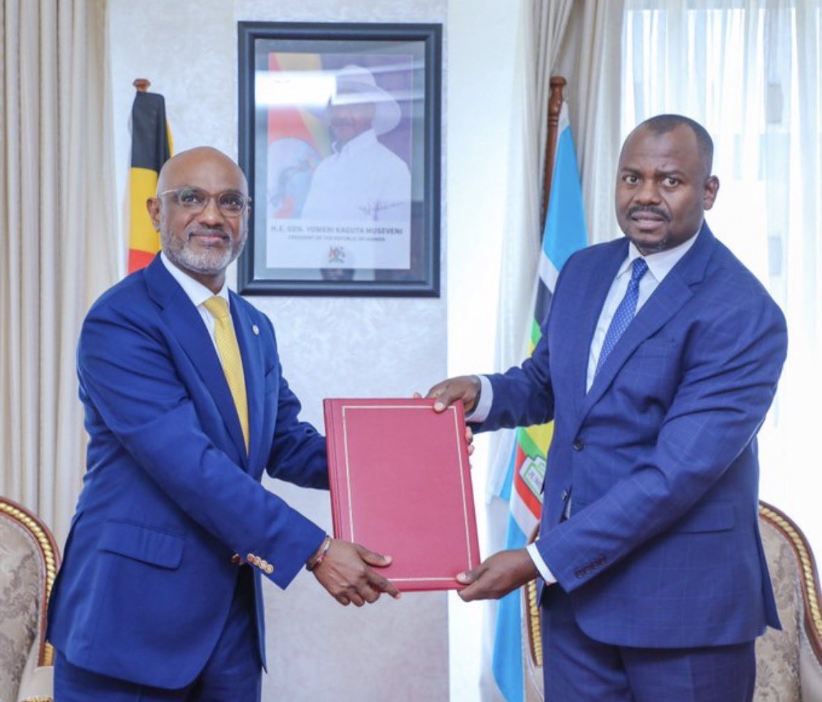 adoniaayebare's tweet photo. Today I received instruments of power of Foreign Minister from Hon. Haruna Kosolo who has been acting for the last two months, I thanked him for his leadership in achieving significant achievements. I called for team work and discipline to achieve Uganda's foreign policy goals. https://t.co/IyDTEGDRTe