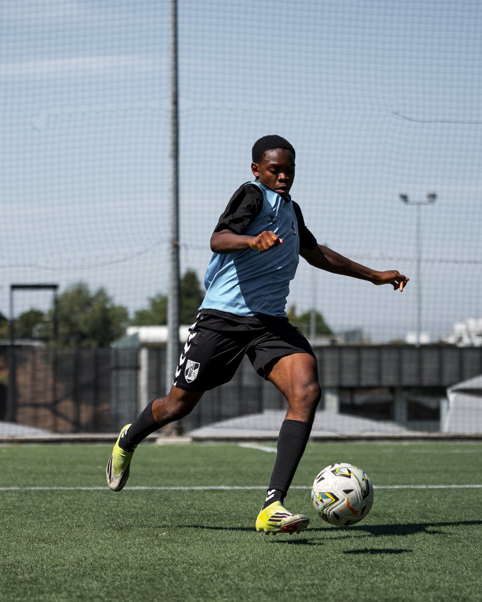 VitoriaSC1922's tweet photo. Trabalhar para alcançar uma nova vitória. A segunda jornada joga-se em Moreira de Cónegos. ⚔️
⚽ Moreirense FC x Vitória SC
🗓️ Sábado, 17:00 horas
🏟️ Campo n.º2 do Moreirense FC
#Sub19VSC https://t.co/HrLQHpG7mE