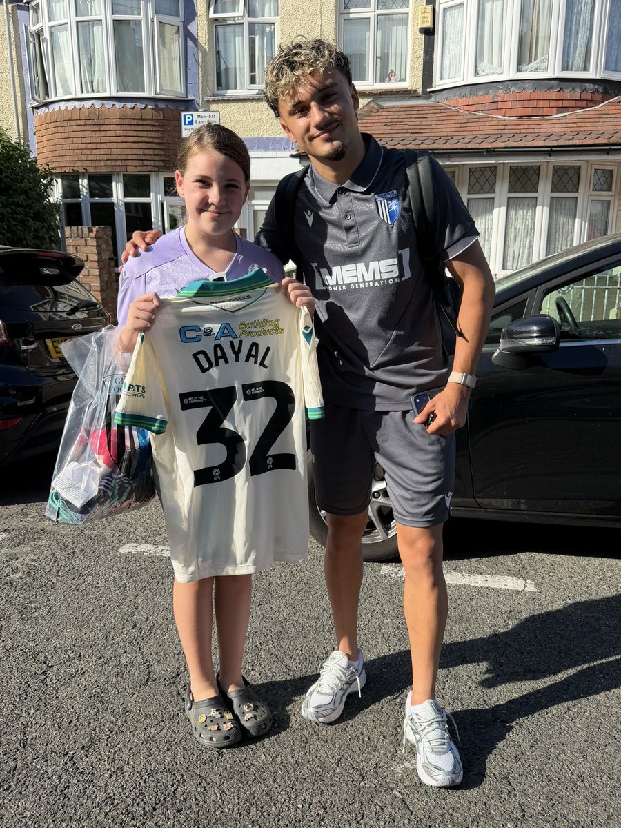 GillsInTheBlood's tweet photo. Shortly after it was confirmed that myself Ava would be sponsoring Louie Dayal this season, I dropped him a message on Instagram asking that once he knew his squad number for 2026/27 could he let me know as Ava wanted to get his name & number on this season’s third shirt that I’d already bought her. 

Louie didn’t know it at the time, but when he did get it confirmed he didn’t just let me know but instead went above & beyond, asking for what shirt size she wore & taking it upon himself to buy her our new away top complete with ‘Dayal 32’ on the back. 

Of course she was over the moon at this incredible  gesture, and I myself was very grateful for his act of kindness towards her. 

Thank you Louie 💚🤍