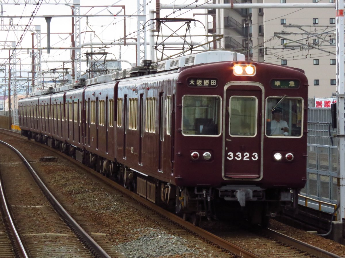 sabo_201's tweet photo. 午後は水無瀬駅先で
もしかしたら今回が3323最後かもしれないので記録程度に
電球色前照灯がたまらんですねぇ
それと、9300の準急はまだ慣れないですねぇ https://t.co/ULx3meCcDw