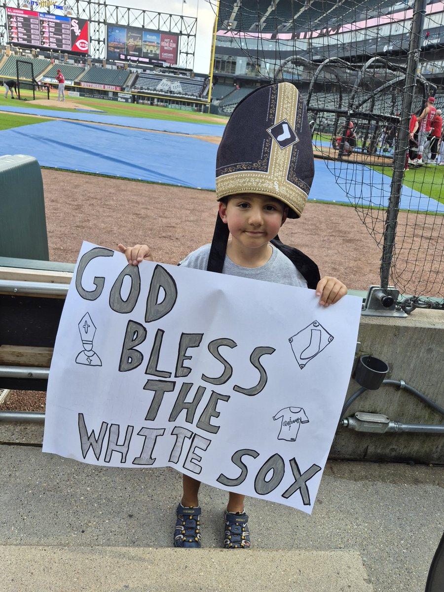 AcePETeacher's tweet photo. Thank you @ESPN1000 for tickets the @whitesox Pope Hat  Giveaway! We tried all day on Sat but finally on Sun during @peggykusinski @dmillerabc7 we won the last pair!  My son &amp; I had a great time! GOD BLESS THE WHITE SOX #whitesox #espn https://t.co/0fSjSTaZnr