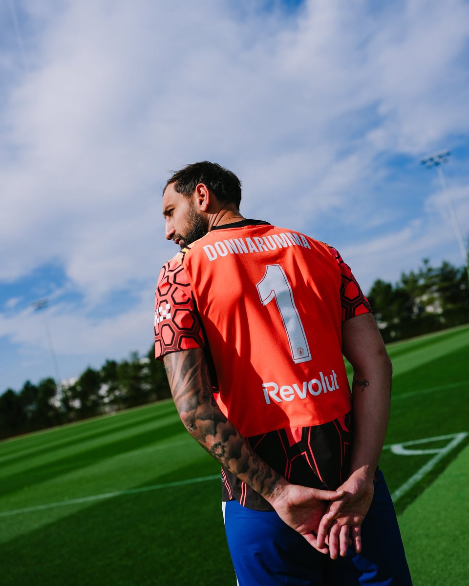 donnarumma's tweet photo. 1️⃣ @ManCity https://t.co/BRhTK7VM0J