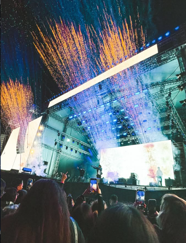 RapMais's tweet photo. 🚨 ORGANIZAÇÃO DO MAD IN BRAZZA FAZ DESABAFO APÓS CANCELAMENTOS: “O RAP ESTÁ FICANDO CARO DEMAIS PARA O PRÓPRIO RAP”

Depois da sequência de baixas no line-up, que fez a organização correr para trazer novos artistas, eles resolveram expor o lado de quem produz e afirmou que os custos para contratar artistas chegaram a níveis difíceis de sustentar.

“OS CACHÊS CHEGARAM A PATAMARES EXTREMAMENTE ALTOS. MAS NÃO É SOMENTE O CACHÊ.”