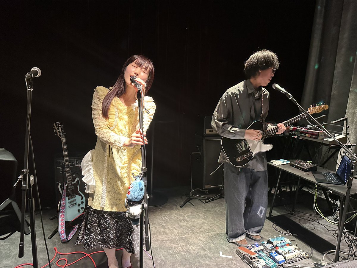 Ilikesoulmusic's tweet photo. sopotuo    showmore / sucola
名古屋club(O)Utopos

京都から名古屋に🚅参加しました。良番でまさかの最前列かぶりつき😂
初めて聴いたsucola、歌声とメロディが良い♬お目当てのshowmoreはデュオセットの仕掛けが最高❤️‍🔥素晴らしかった🌟京都から行って良かった‼️
#sucola
#showmore https://t.co/0mmCsu752O