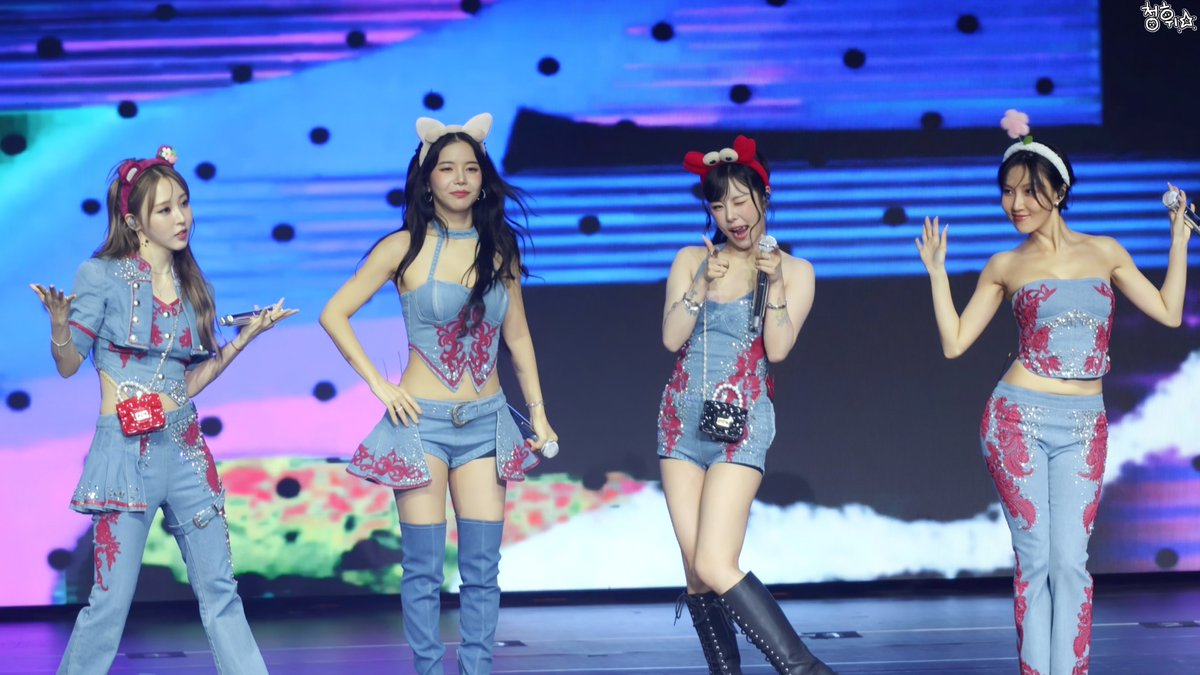cjdgnl1's tweet photo. 260808 마마무 
2026 WORLD TOUR [4WARD] IN MANILA
행복했다..❤️

(댓글로 관련 직캠 영상 재생목록 링크 달아놨습니다.)

#마마무 #솔라 #문별 #휘인 #화사 
#MAMAMOO #SOLAR #MOONBYUL #WHEEIN #HWASA 
#용용하면죽겠지 #yongyongdie
#이삭토순이 https://t.co/mI6Z9mthVO