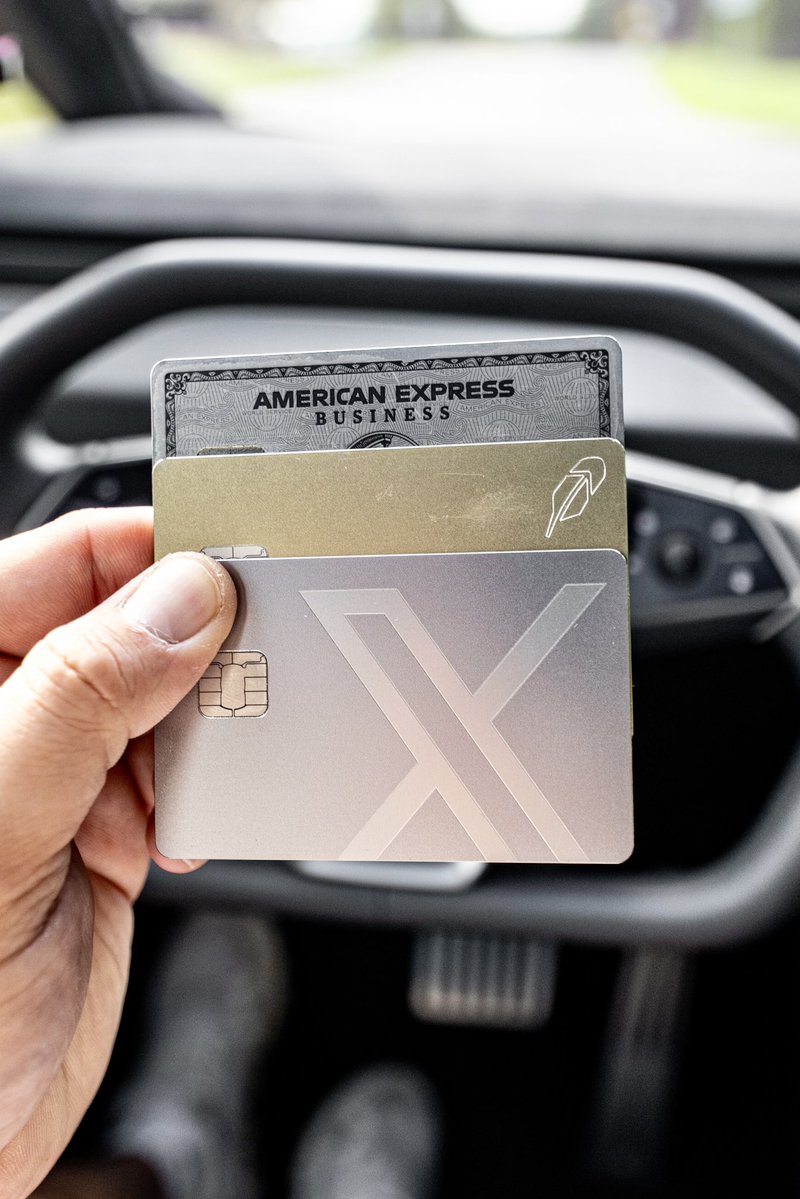 billykyle's tweet photo. These really are the only 3 cards you need in your wallet https://t.co/HcepwzXVRr