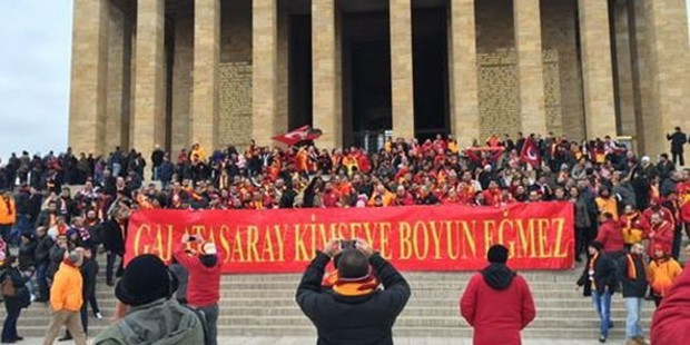 burakhanbsrn's tweet photo. yaşasın tam bağımsız, fikri hür, irfanı hür, vicdanı hür galatasaraylılar! https://t.co/ZNwNgKDEWh