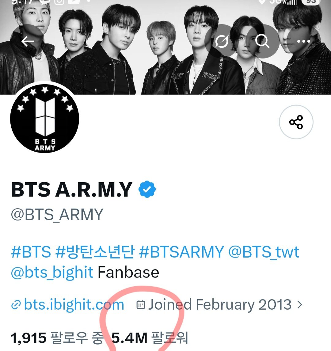 Jiniya1204's tweet photo. I’m DEEPLY concerned about the blatant bias shown by these large ARMY accounts(especially @BTS_ARMY w/ 5M followers & @BTSxUKCharts ) Gucci official posted outfit photos of 2 members but these ARMY accounts deliberately chose to repost only one member’s post while ignoring the actual Global Brand Ambassador's post‼️What kind of new collective anti-behavior is this? RESPECT the global brand ambassador!! 
Don’t try to excuse it as a mistake. It was an obvious exclusion and this is simply shameless and unacceptable❗️