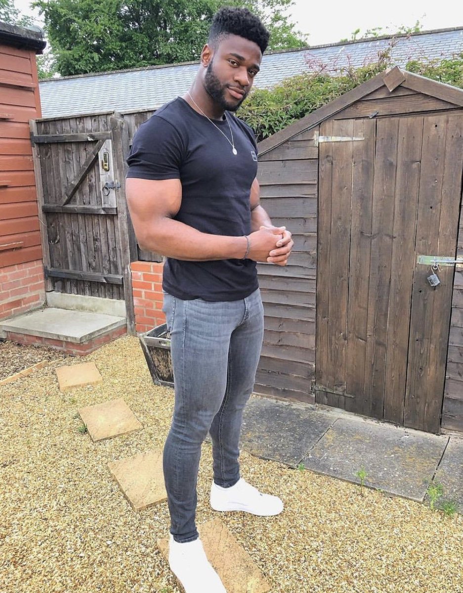 Bukolababii's tweet photo. Fact about men that wear skinny jeans? https://t.co/2jiRqnYycO