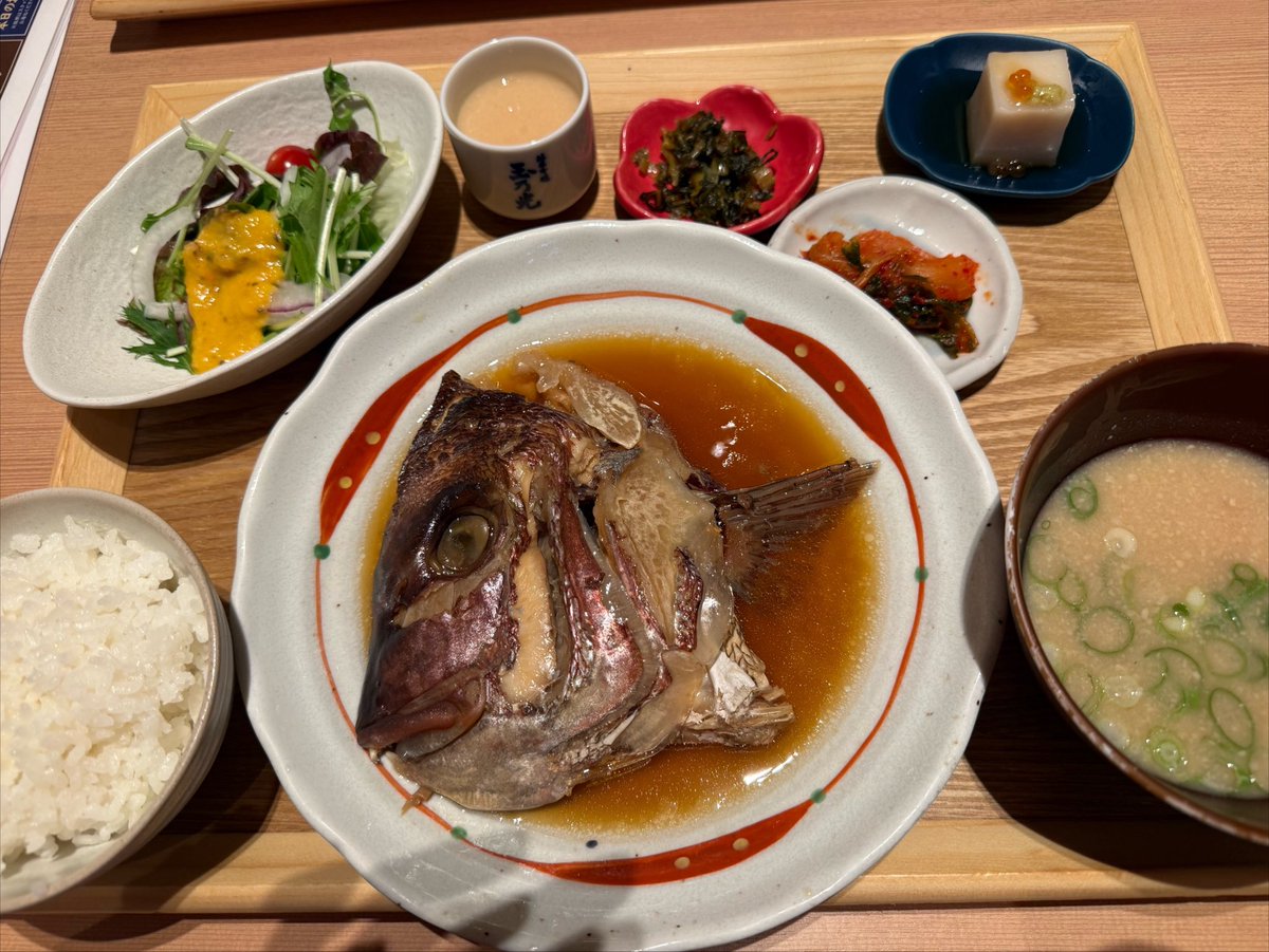hijka's tweet photo. 京都には美味い飯があった…
お頭を目が合うように写メ撮ったらきょんさんに怖いからやめぃと怒られました（笑） https://t.co/siU1w5KomN