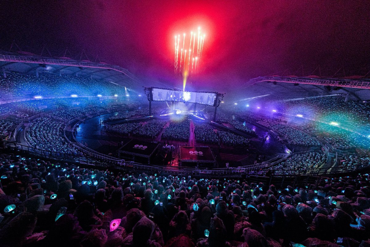 updatecultura's tweet photo. USA Today aclama a “Arirang World Tour”, do BTS:

“A Arirang Tour mostra por que o grupo continua IMPARÁVEL”. https://t.co/MLDsL44b8V