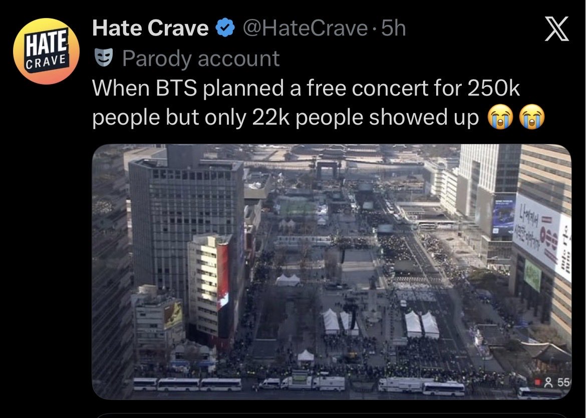 lybtsv's tweet photo. The fact that kpopies still believe this fake narrative of korean media is laughable. Like more than 50k people showed up for a glimpse of BTS in mexico (which isn’t even their own country) &amp; you want me to believe only 20k showed up for their FREE CONCERT in their own country?😭 https://t.co/Sz0RpK0Hbs