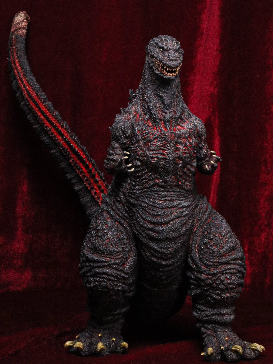 nanakoubouxhiro's tweet photo. 【酒井ゆうじ造型工房　30cmゴジラ2016】ご依頼品・新作完成

劇中イメージを元に、全身の赤の明暗・各部の色味や質感を調整して仕上げています。 
シン・ゴジラの禍々しさと、生物感のある造形をしっかり引き出せたと思います。
公開10周年おめでとう🎉

　#酒井ゆうじ造型工房　#シン・ゴジラ10周年 https://t.co/WOm0QTvQ3A
