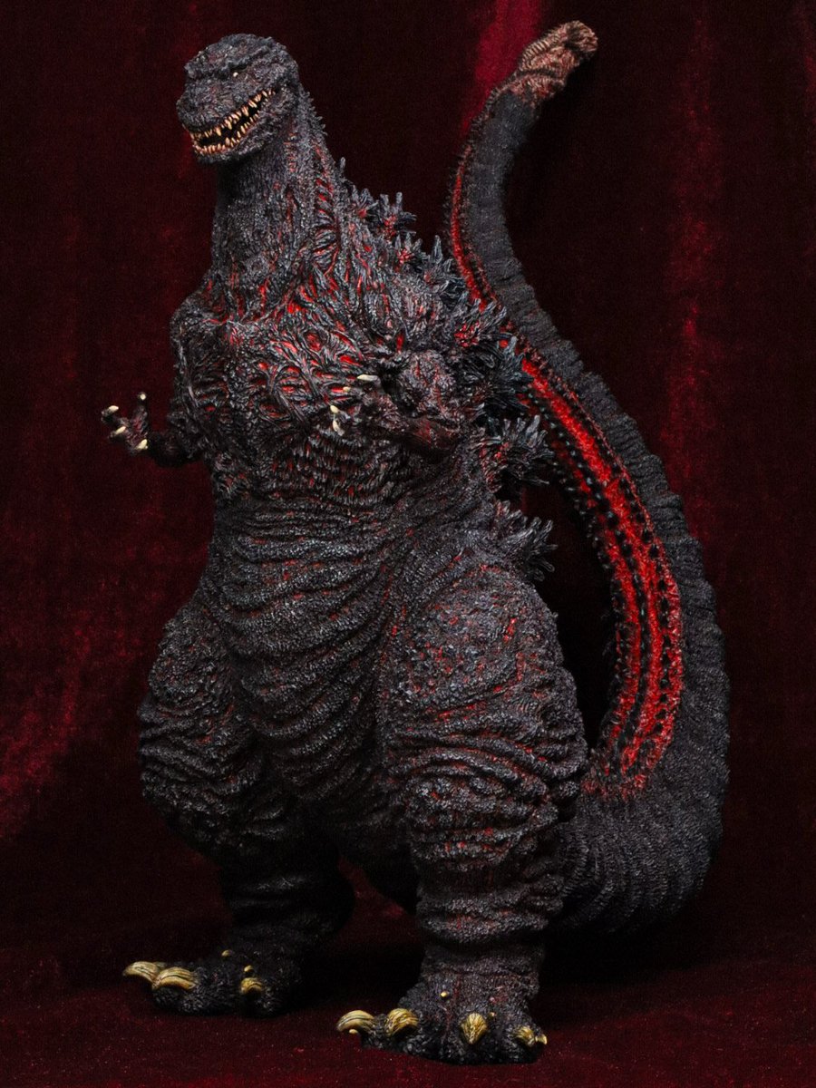 nanakoubouxhiro's tweet photo. 【酒井ゆうじ造型工房　30cmゴジラ2016】ご依頼品・新作完成

劇中イメージを元に、全身の赤の明暗・各部の色味や質感を調整して仕上げています。 
シン・ゴジラの禍々しさと、生物感のある造形をしっかり引き出せたと思います。
公開10周年おめでとう🎉

　#酒井ゆうじ造型工房　#シン・ゴジラ10周年 https://t.co/WOm0QTvQ3A