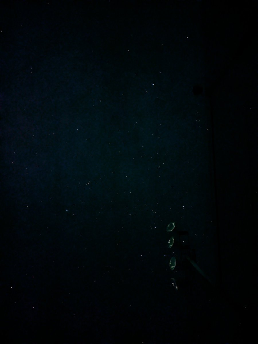 oku0920181's tweet photo. 天文班活動中です！
流星群はなかなか見れませんが、新月のおかげか校庭でも星座がキレイです✨
しかし寒い💦 https://t.co/CFYhj0IVoc