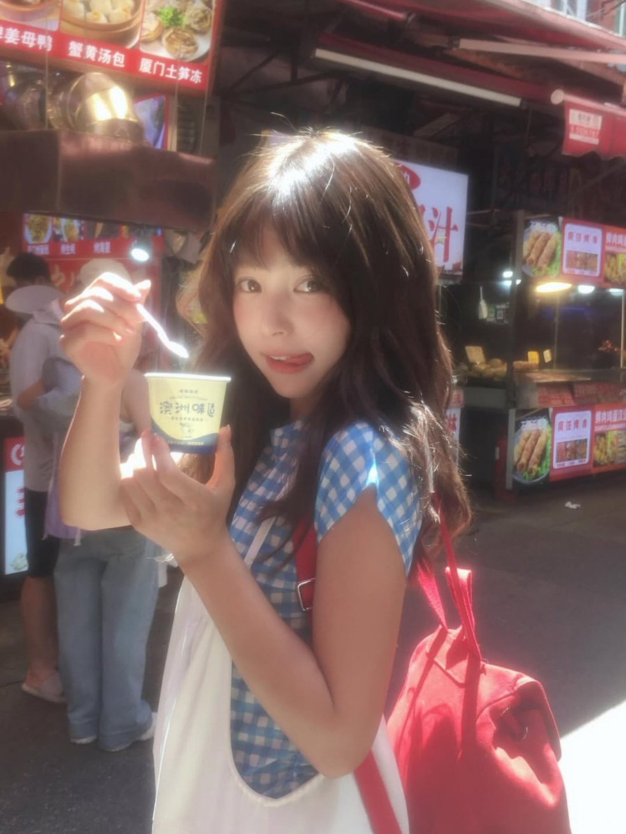 N28536043's tweet photo. こんなレベチで可愛い中国の女の子初めて見た。中国美人ってこんなに凄いんやな。 https://t.co/tKYhMG5m0G