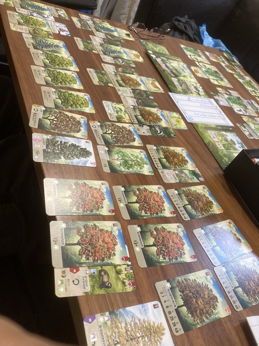 GPO4649's tweet photo. お盆休み初日のボードゲーム締めは2作品
チューリングマシン、私には難しい。まず日本語が理解できない
フォレストシャッフル全拡張込み、木をたくさん植えて、高得点化。やはり面白い
#ボードゲーム https://t.co/Zsn4TSwg41