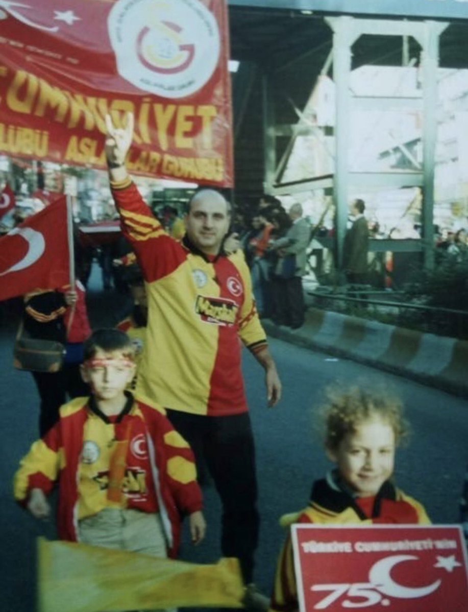 TFL1905's tweet photo. Fark var. 
Mekanın cennet olsun Galatasaray taraftarının tek gerçek lideri. https://t.co/F3aDSzybOL