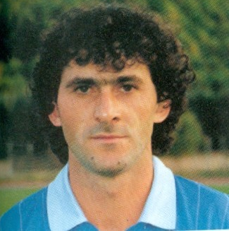 FSGC_official's tweet photo. 🖤 | La FSGC si unisce al dolore della famiglia di Loris Zanotti per la scomparsa dell'ex centrocampista della Nazionale sammarinese, avvenuta all'età di 63 anni 

📰 | ► https://t.co/fL4GLO5swf https://t.co/IPcDr2svBR