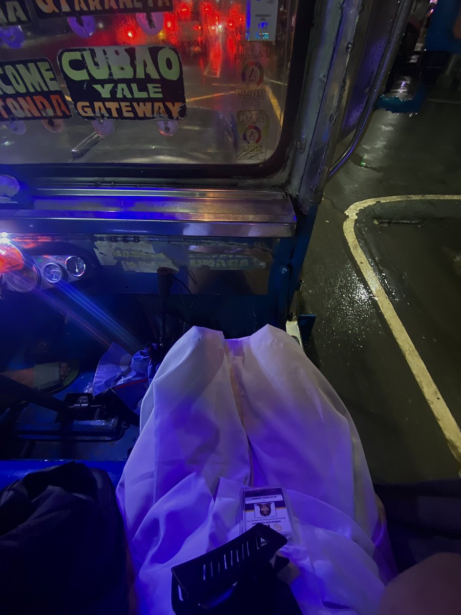 x29jju's tweet photo. average med student in the philippines https://t.co/e5ZJwsOZsQ