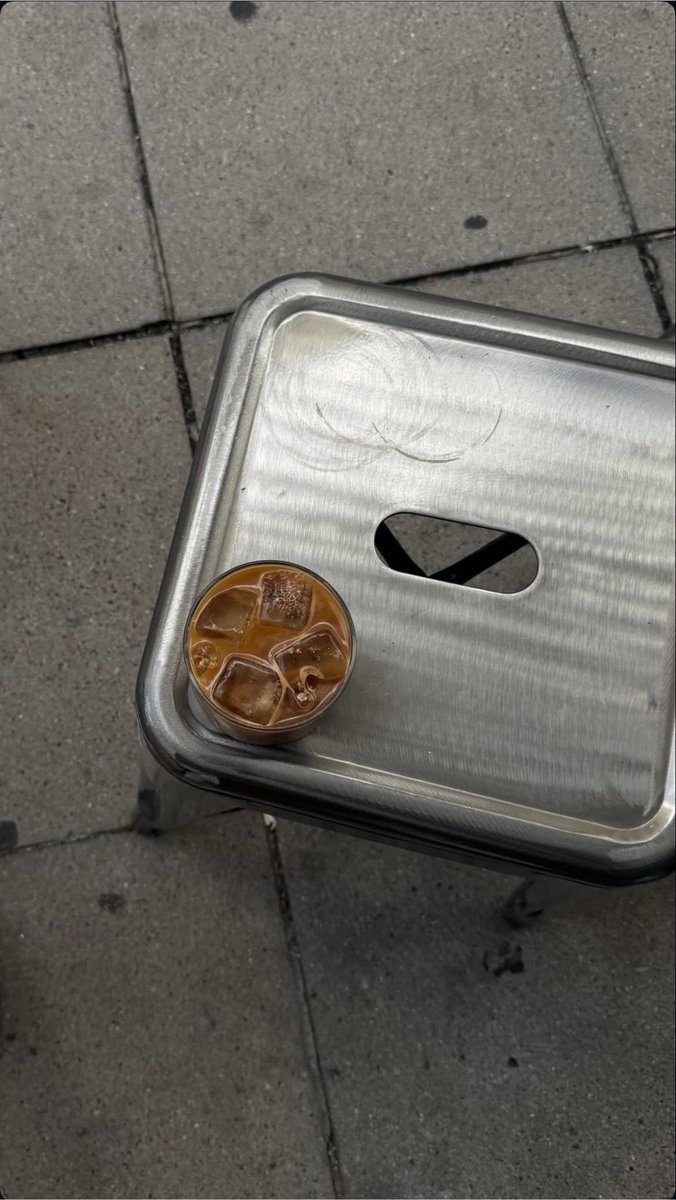 CHAR_LOTT1E's tweet photo. coffee walk https://t.co/RX0P0ZwVkA