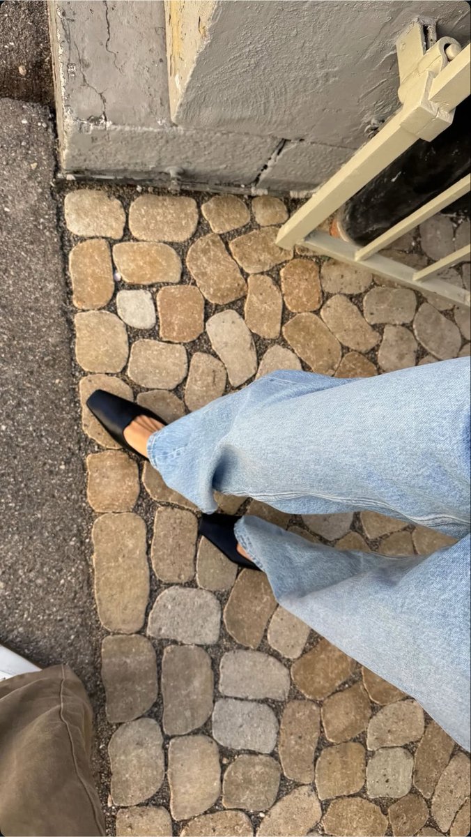 CHAR_LOTT1E's tweet photo. coffee walk https://t.co/RX0P0ZwVkA