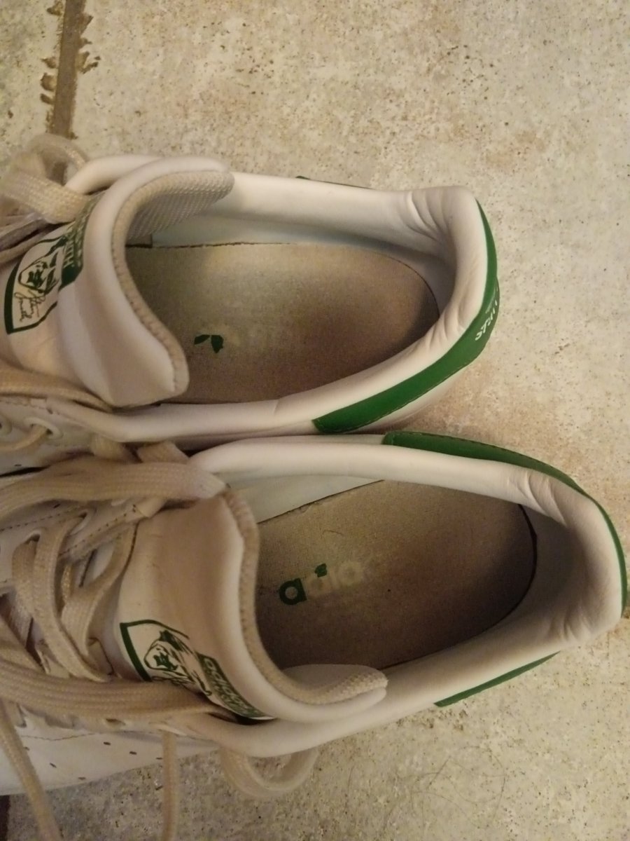 misspersefonee's tweet photo. Usate per anni, ridotte allo stremo da sagre, temporali, balli e serate estive..
Potete solo immaginare la loro fragranza 🥵

#feet #feetlovers #feetmodels #feetfetishworld #footqueen #feetworld #scarpeusate #scarpe #misspersefone https://t.co/xoPG8QVWlM