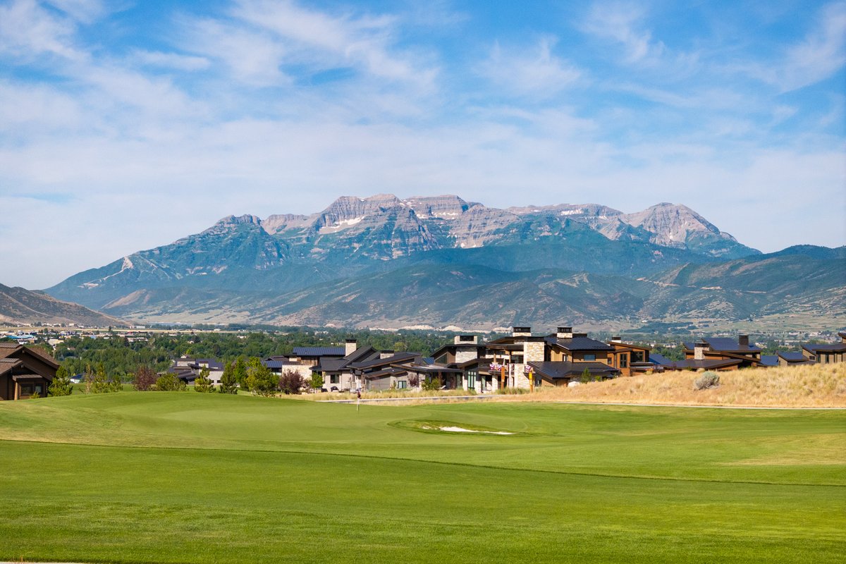 ChristiesHomes's tweet photo. This exceptional 3-bedroom retreat offers the ultimate in privacy, recreation, and effortless access to everything Red Ledges has to offer. See more: https://t.co/F8hGxwNush

Listed by Alicia Miner with VUE Christie's International Real Estate https://t.co/y6xwCaOGPG
