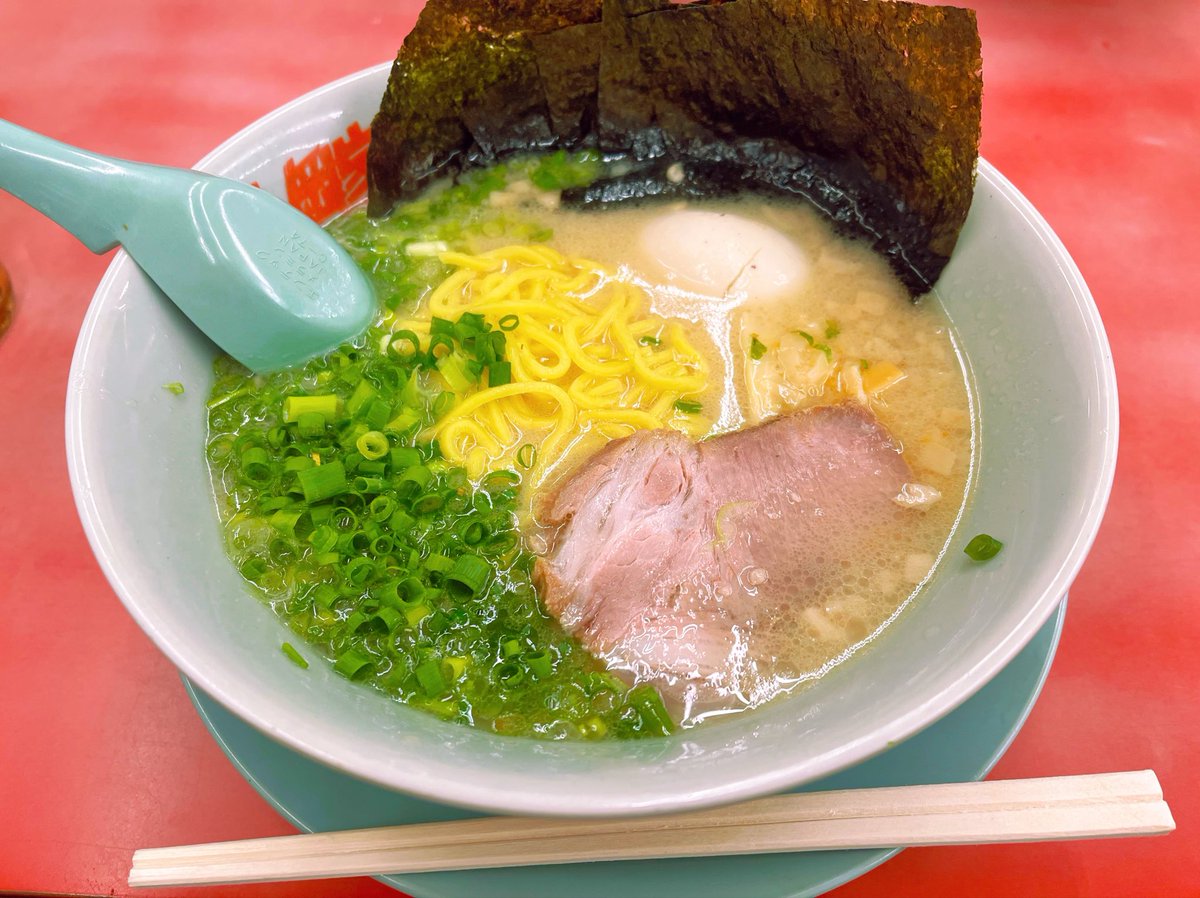 misolemon34's tweet photo. 友達♀と山岡家へ。
プレミアム塩とんこつ
トッピングは青ネギ＆のり増し
美味しかった。 https://t.co/yKZlQ06Ldd
