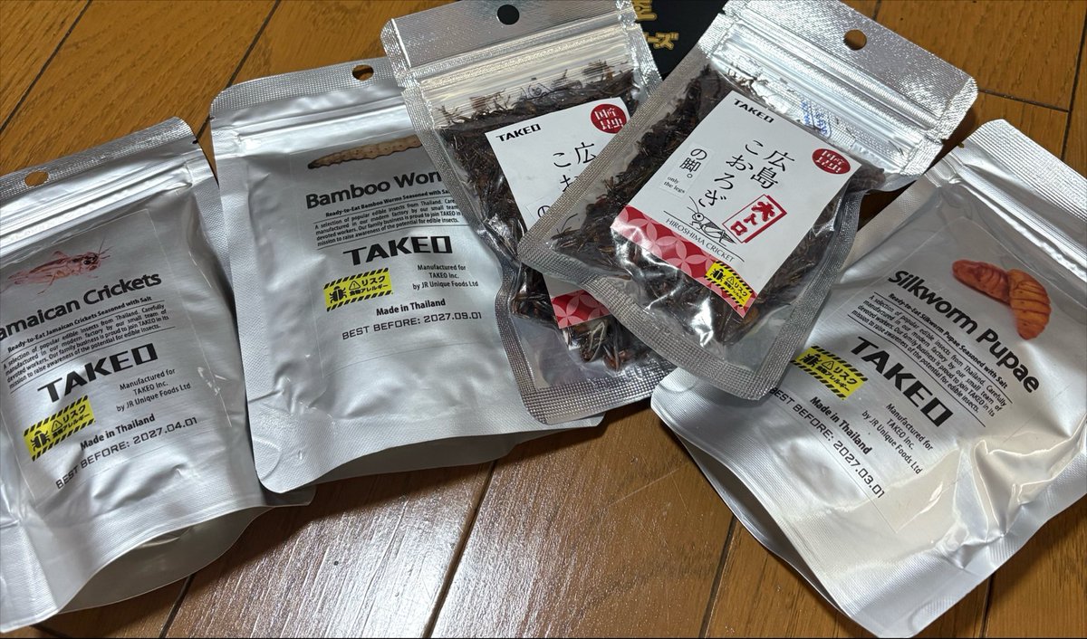 sorenochi's tweet photo. @ozzy00ozzy 悪い先輩が若手にドリアンを！
恐ろしいぜ。関西怪談界隈！

虫余ってるので交換しましょう。 https://t.co/eUHM22KQcr