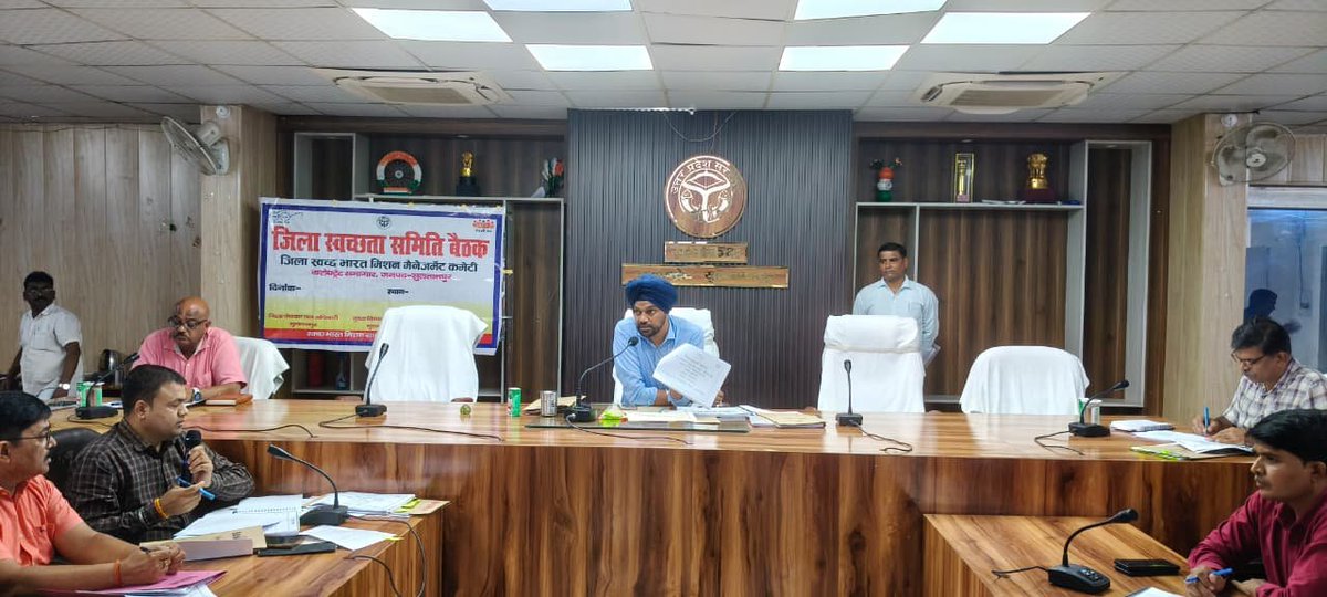 SultanpurDm's tweet photo. दिनांक 12.08.2026 को जिला स्वच्छता समिति, उत्सव भवन एवं डिजिटल लाइब्रेरी/ऑडिट की समीक्षा बैठक आयोजित कर सम्बन्धित अधिकारियों को दिये गये आवश्यक दिशा निर्देश। https://t.co/GUgChKr4Kp