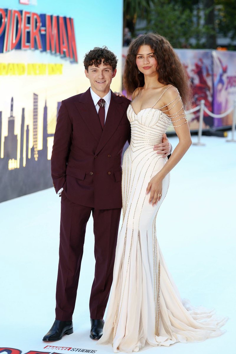 pinkflz's tweet photo. their height difference is so chic https://t.co/7ga60hW1ht