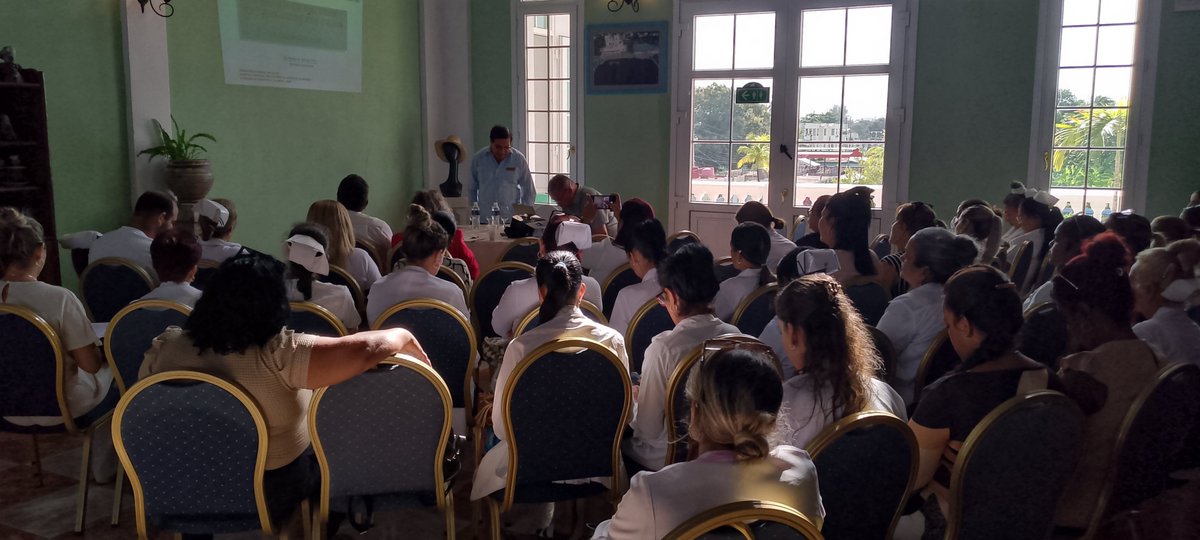 DPSCfgos's tweet photo. Especialistas del PAMI se reunieron hoy para fortalecer la salud materno-infantil, analizar indicadores y trazar acciones correctivas, siempre honrando el legado de Fidel y con el firme compromiso de replicar cada aprendizaje en sus comunidades. 🩺👶🇨🇺 https://t.co/Y6PB9gGUpK