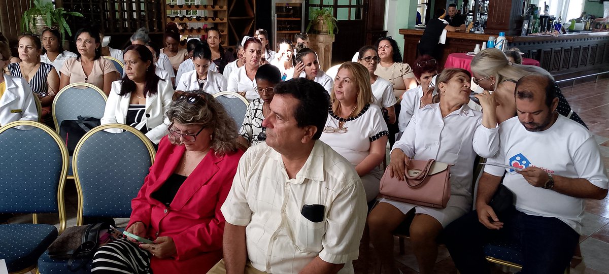 DPSCfgos's tweet photo. Especialistas del PAMI se reunieron hoy para fortalecer la salud materno-infantil, analizar indicadores y trazar acciones correctivas, siempre honrando el legado de Fidel y con el firme compromiso de replicar cada aprendizaje en sus comunidades. 🩺👶🇨🇺 https://t.co/Y6PB9gGUpK