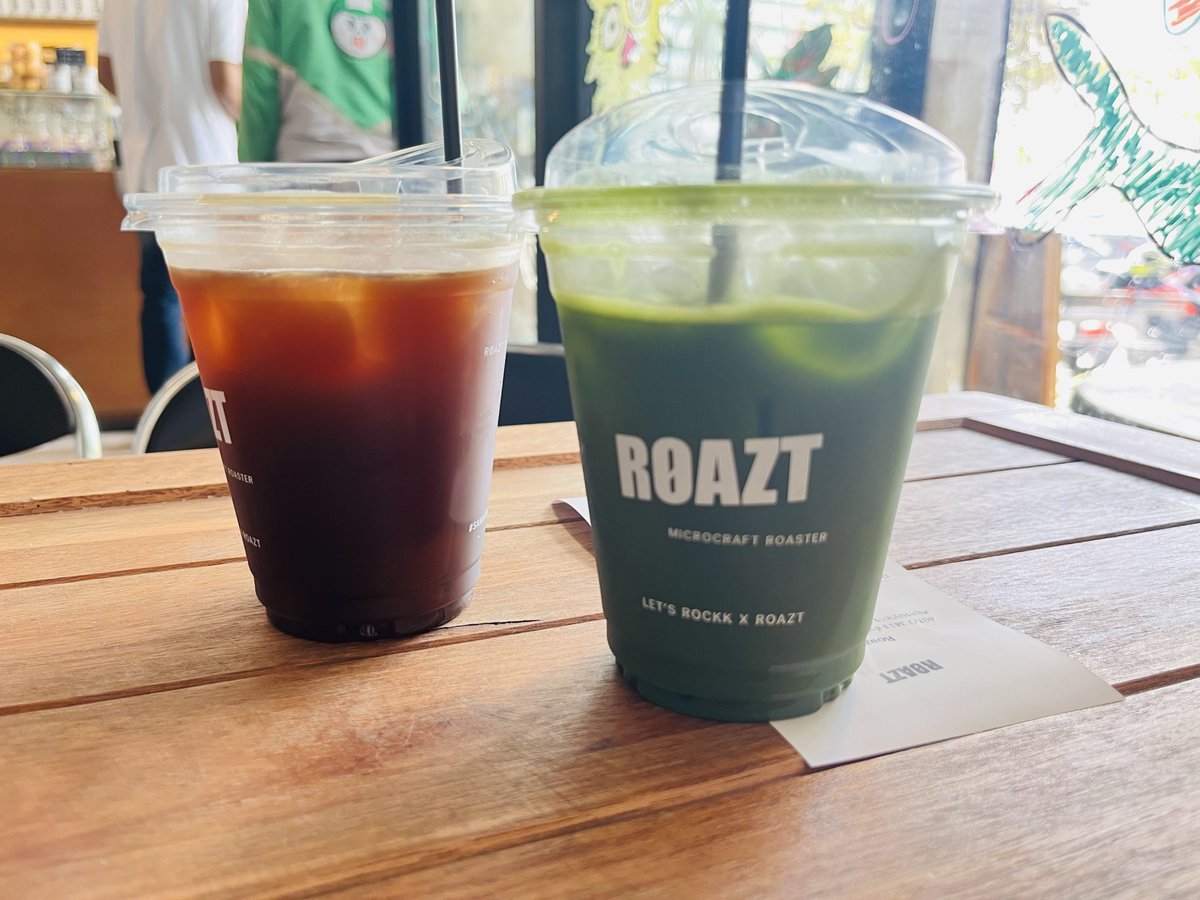 workanxi's tweet photo. ร้านน่ารักแถวบางบ่อ Roazt community coffee people 🥤☕️ มีคราฟเบียร์ด้วย ตอนเช้าเป็นคาเฟ่ ตอนเย็นเป็นบาร์ 🍻 https://t.co/S1U45DnH2n