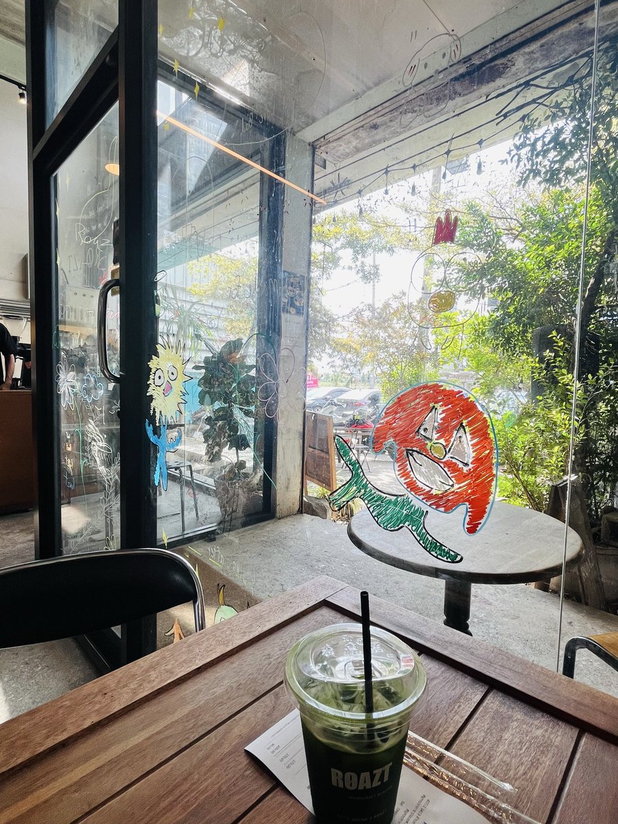 workanxi's tweet photo. ร้านน่ารักแถวบางบ่อ Roazt community coffee people 🥤☕️ มีคราฟเบียร์ด้วย ตอนเช้าเป็นคาเฟ่ ตอนเย็นเป็นบาร์ 🍻 https://t.co/S1U45DnH2n