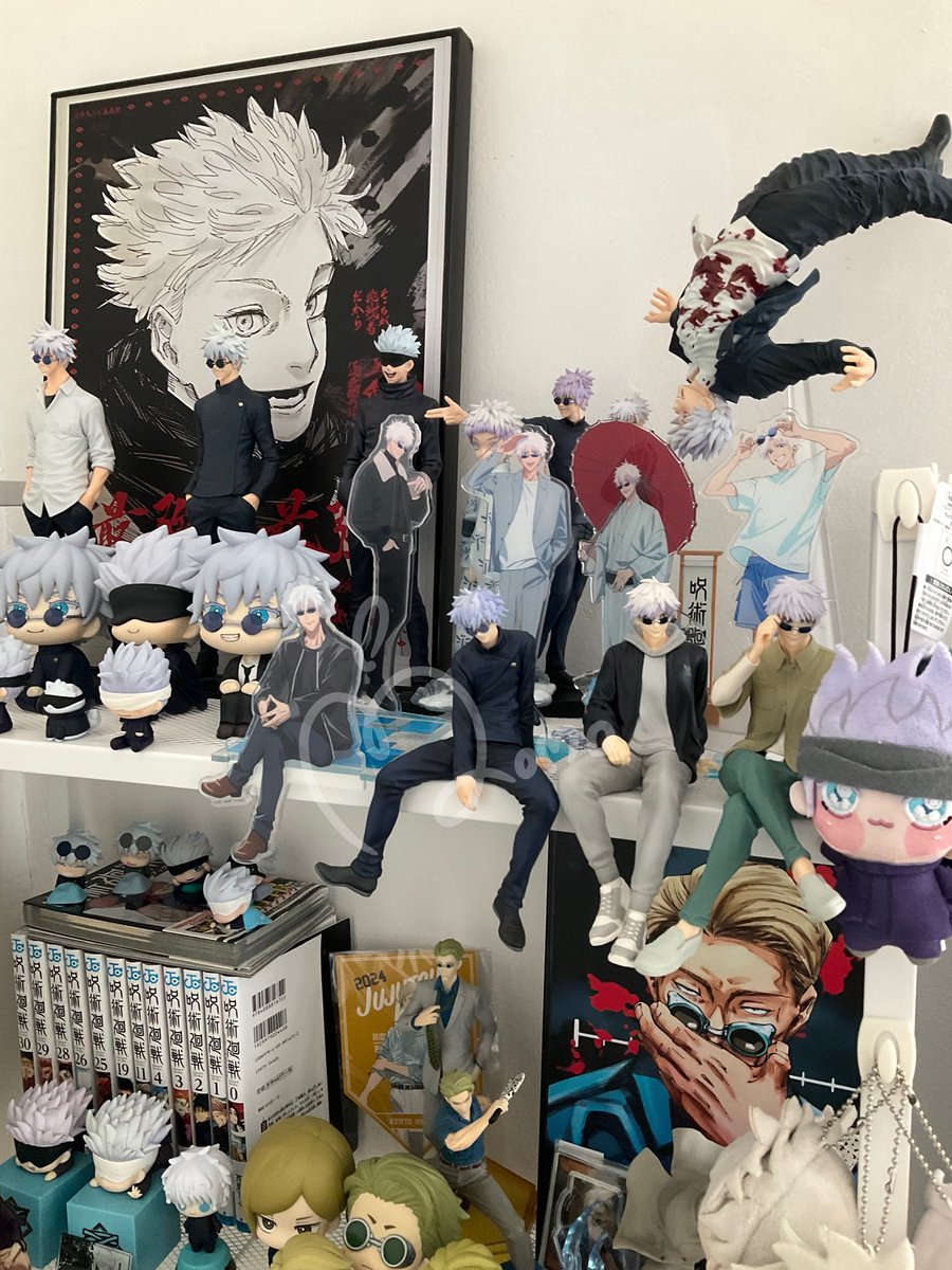 whimsymomo's tweet photo. Gojo merch ain’t cheap https://t.co/FOMlgoGXKq