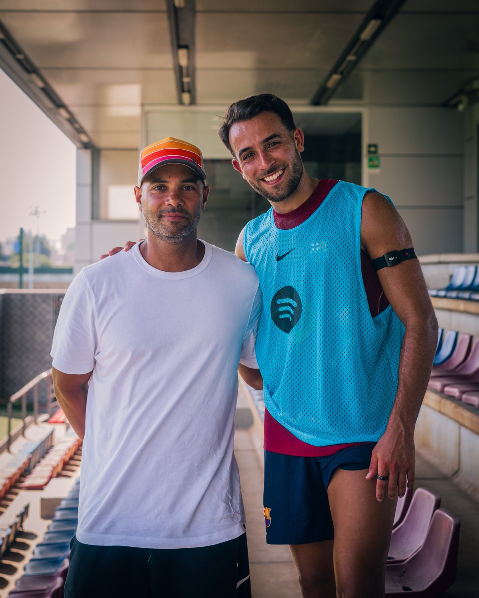 FCBarcelona's tweet photo. Jordi Fernández, head coach of the @BrooklynNets , visited us today at the training session🏀. https://t.co/VEvOsbBVy8