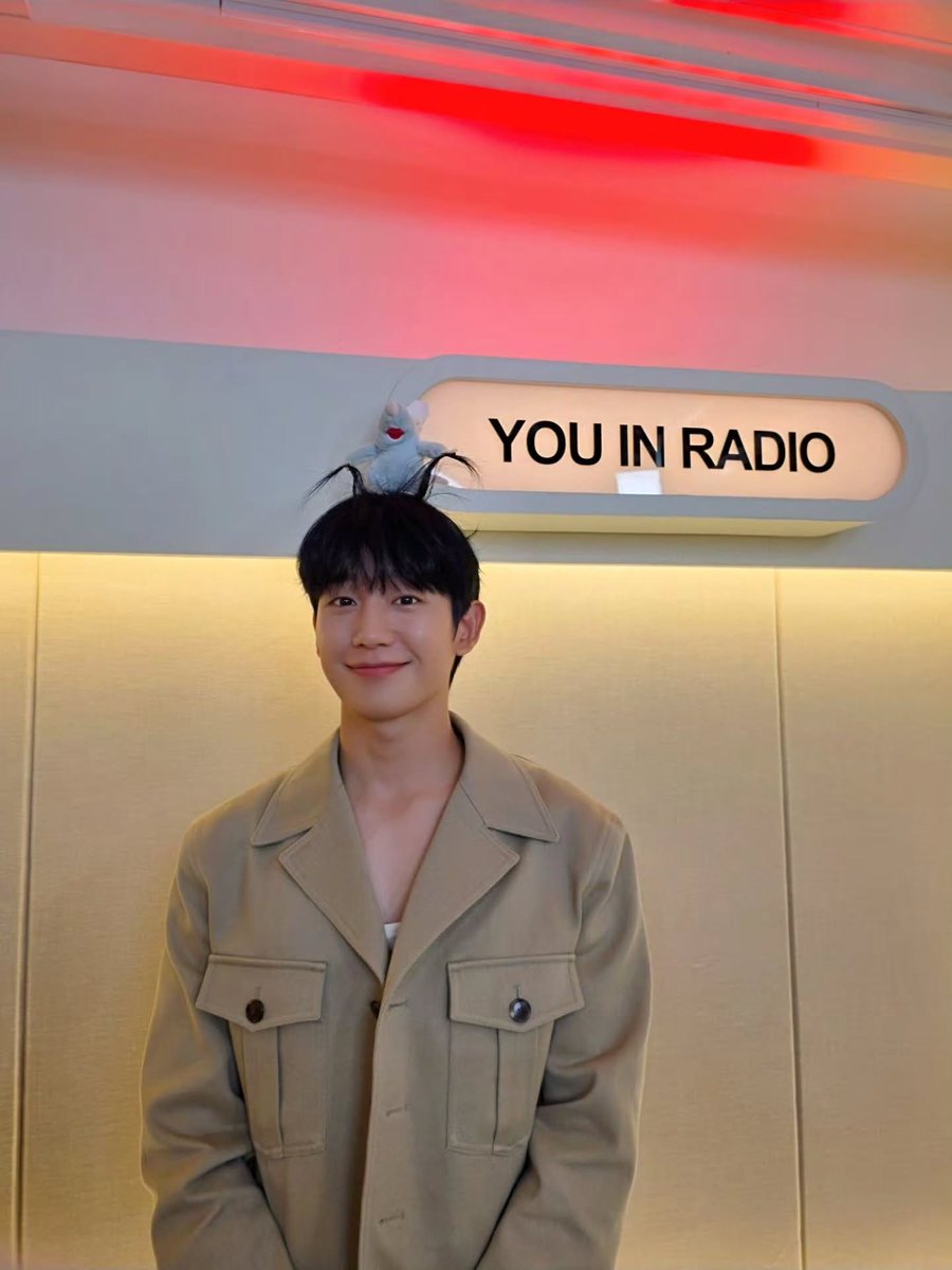 JHICREWTHAILAND's tweet photo. คุณจองแฮอินมาเสิร์ฟความน่ารัก✨️🩷 
ในรายการ “You in Radio” ของคุณยูอินนา

📻 You in Radio | 유인라디오
รับชมได้แล้ว 
https://t.co/lWZ1VmmBYR

#จองแฮอิน #JungHaeIn #정해인 #JungHaeInCrew #WeLoveandRespectJungHaeIn https://t.co/ML5sb2lyr3