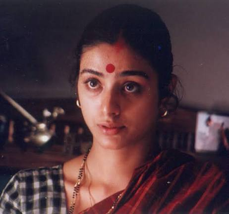 kmihir3's tweet photo. #Virasat (1997)

A very different Tabu.

Soft-spoken, observant, restrained.

What makes the performance work is that she never treats Gehna as simply "the good woman."

There is intelligence beneath the gentleness 3/n https://t.co/OxkelWrpgN
