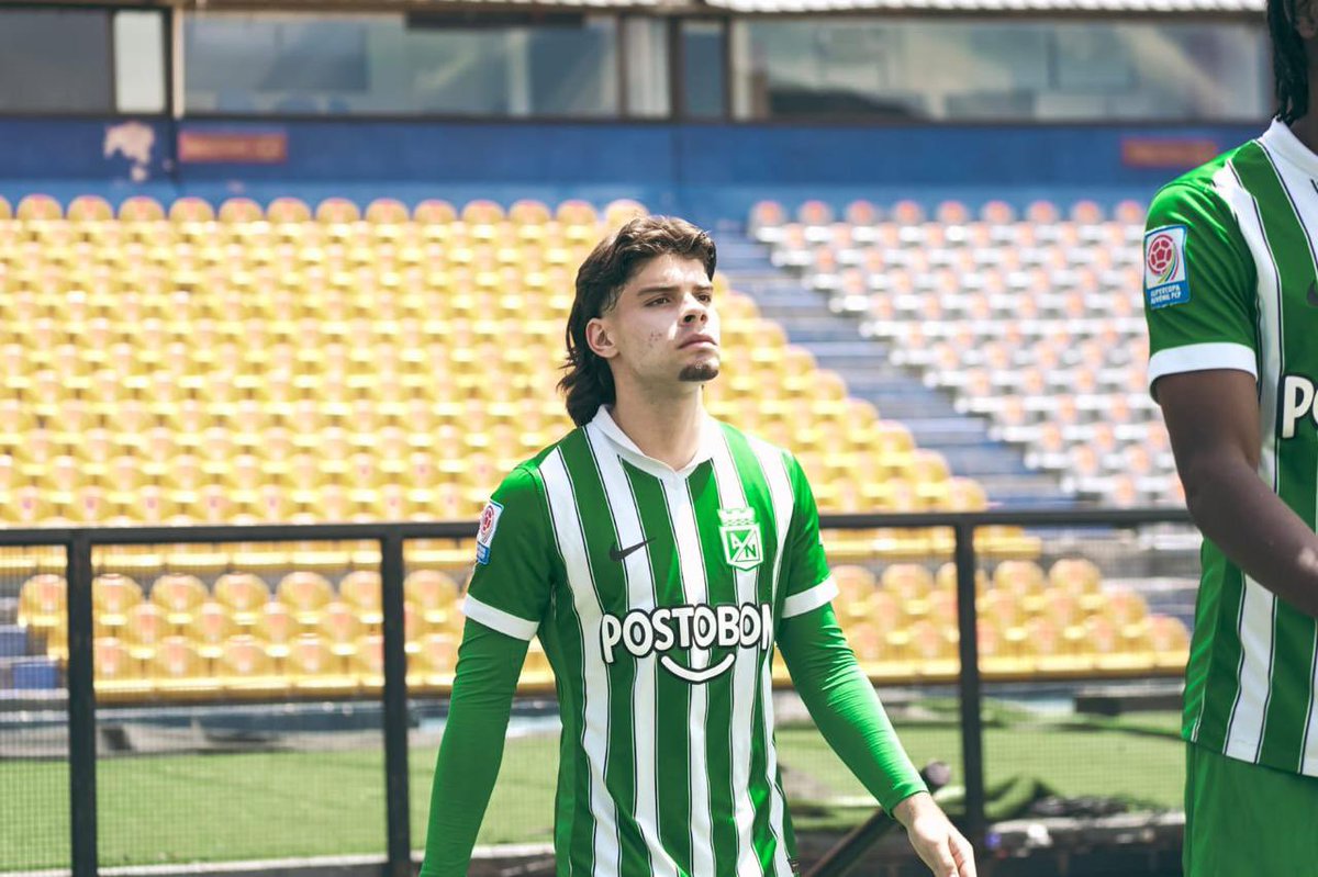 PSierraR's tweet photo. 🚨 Miguel Correa (18), destacado volante de proyección y capitán del equipo juvenil de #AtléticoNacional, será nuevo jugador del #Cali. Acuerdo cerrado para ir a préstamo por un año con opción de compra. Desde el lunes está en la ciudad disposición de Rafael Dudamel 🟢 https://t.co/XxQaR1Rdns
