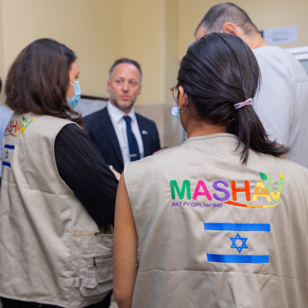Nadavgoren's tweet photo. Ayer, 🇮🇱 donó equipo oftalmológico avanzado al Hospital San Felipe 🇭🇳 para hacer el tratamiento del glaucoma más rápido y seguro, y reducir los tiempos de espera.

Esta semana, un biomédico  israelí está capacitando al equipo del hospital y acompañando procedimientos con pacientes.

Durante esta semana,  se estará capacitando al equipo del hospital y acompañando procedimientos con pacientes.

Agradecemos al gran equipo del Hospital San Felipe, a la designada presidencial @MariaAntonietaMH, al vice ministro de Salud y a @saludgobhn por respaldar esta importante iniciativa.

Este proyecto ha sido posible gracias a la cooperación entre @MASHAVisrael y @TheJDC.