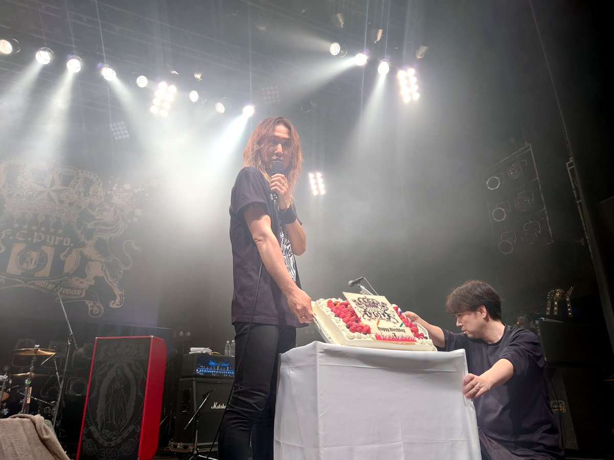 kaz_lunatic's tweet photo. Jさんお誕生日おめでとうございます🎂

来年、30周年楽しみにしてます🔥

#J誕祭
#J_WUMF https://t.co/1TVHd9r4oY