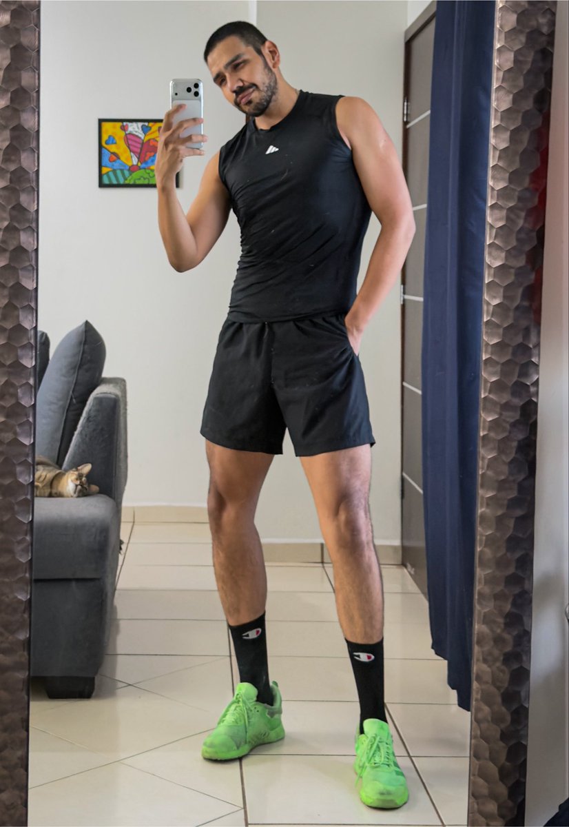 Medicinitos's tweet photo. 185 cms de médico, crossfitero, norteño, mandilón 🔥🏋🏽 https://t.co/ht7sTXFNtG